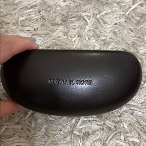 Michael kors sunglases case